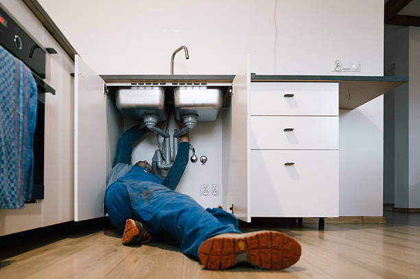Professional Plumbing technician working in Flossmoor, IL